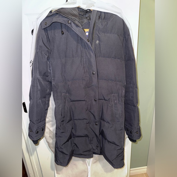 Women’s Canada Goose- medium - Picture 9 of 15